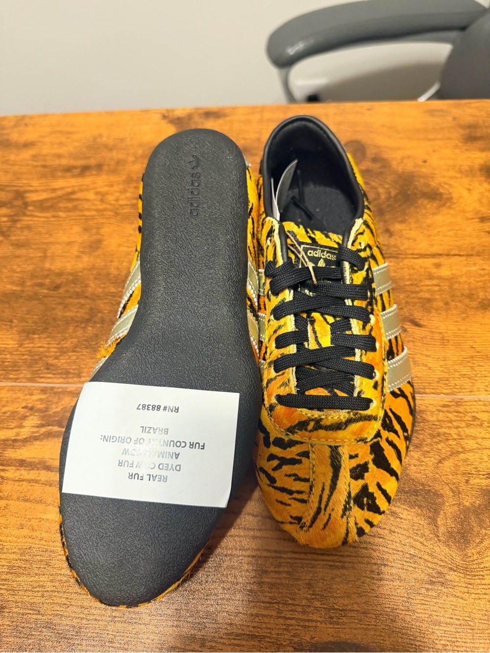 Adidas Womens Tokyo Tiger Print Sneakers in Yellow with Silver Stripes 6W - Picture 6 of 9